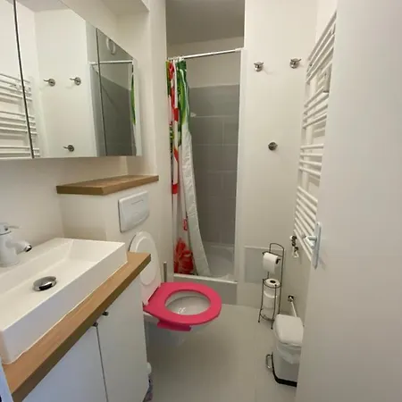 Morgane-balcon Couvert-wifi-pres Centre-linge Et Menage